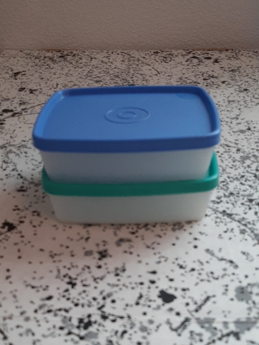 Tupperware Refrigerator Square Set/2 - Picture 4 of 9